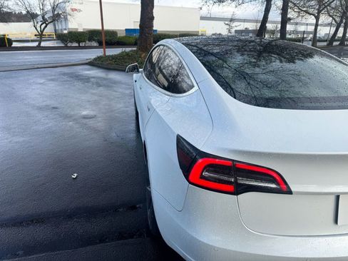 Used 2020 Tesla Model 3 Standard Range Plus image 7