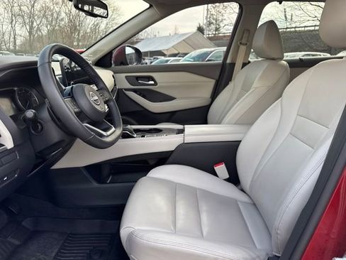 Used 2023 Nissan Rogue SL w/ SL Premium Package image 11