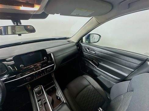 Used 2022 Nissan Pathfinder SV w/ SV Premium Package image 11
