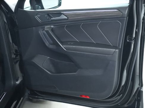 Certified 2022 Volkswagen Tiguan SEL R-Line image 33