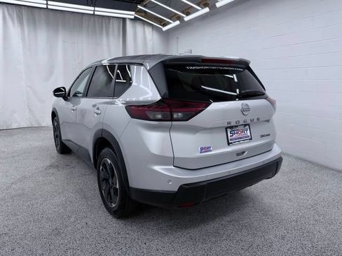 Used 2024 Nissan Rogue SV AWD/4WD image 4
