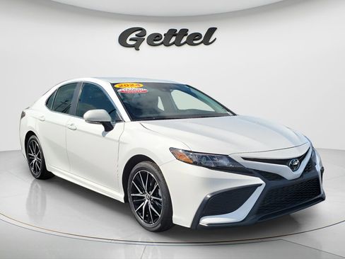 Used 2024 Toyota Camry SE image 9