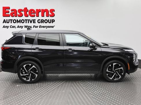 Used 2024 Mitsubishi Outlander SE AWD/4WD image 3