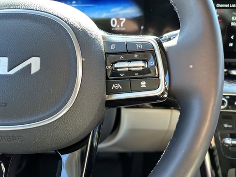 Used 2023 Kia Carnival SX Prestige image 22