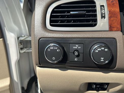 Used 2012 Chevrolet Silverado 1500 LTZ w/ LTZ White Diamond Edition AWD/4WD image 23