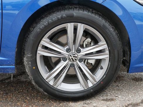 Certified 2024 Volkswagen Jetta SE image 9