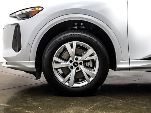New 2025 Audi Q5 Premium image 10
