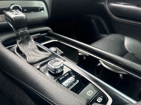 Used 2016 Volvo XC90 T6 Momentum w/ Vision Package image 22