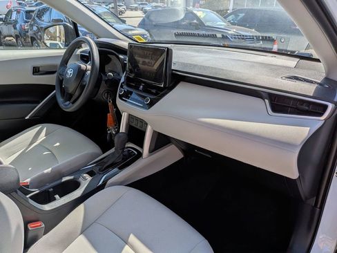 Used 2023 Toyota Corolla Cross L image 23