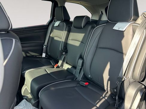 New 2026 Honda Odyssey Touring image 15