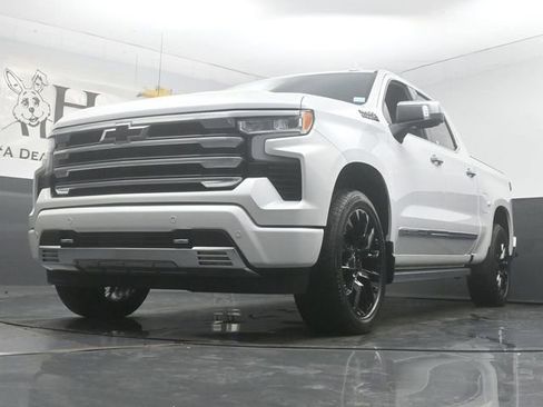 Used 2023 Chevrolet Silverado 1500 High Country w/ Technology Package AWD/4WD image 4