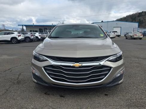 Used 2024 Chevrolet Malibu LT image 2
