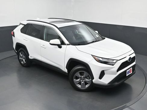Used 2022 Toyota RAV4 XLE w/ Convenience Package AWD/4WD image 31