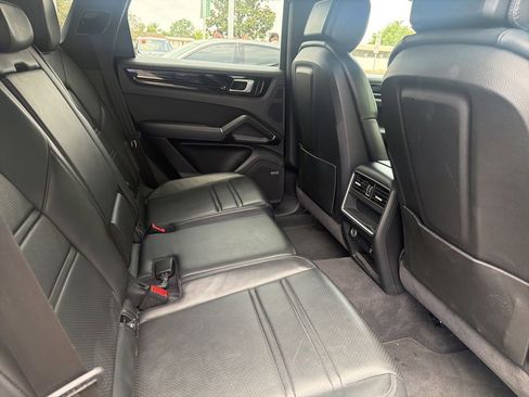 Used 2020 Porsche Cayenne AWD/4WD image 4