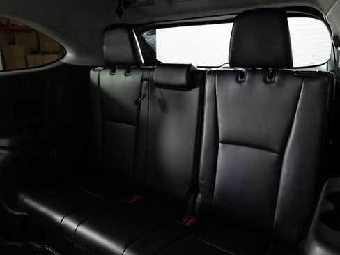 Used 2022 Toyota Highlander XLE FWD image 22