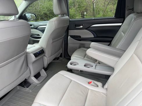Used 2019 Toyota Highlander XLE image 13
