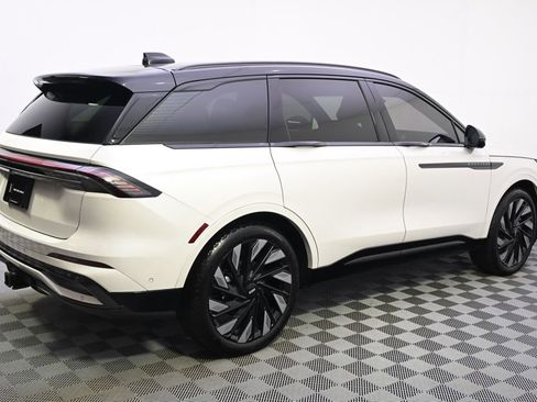 Used 2024 Lincoln Nautilus Reserve w/ Equipment Group 202A AWD/4WD image 7