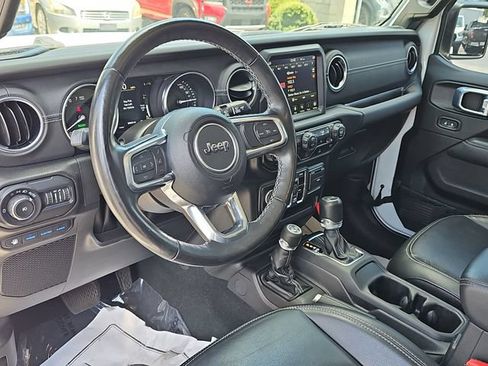 Used 2022 Jeep Wrangler Unlimited Sahara w/ Cold Weather Group AWD/4WD image 15