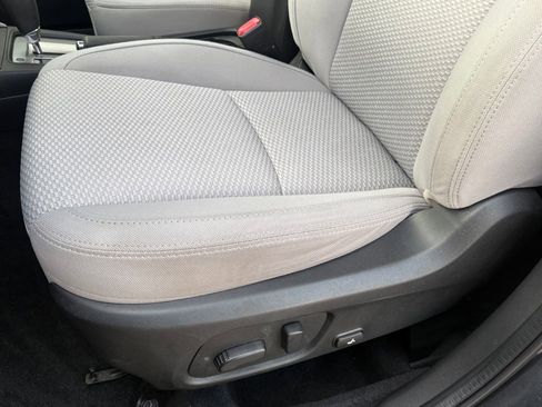 Used 2017 Subaru Forester 2.5i Premium AWD/4WD image 32