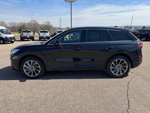 Used 2023 Lincoln Corsair Grand Touring image 2