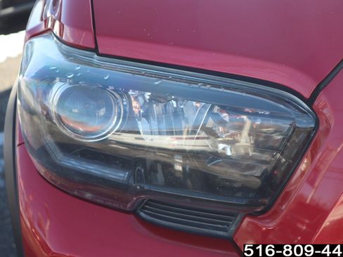 Used 2021 Toyota Tacoma TRD Off-Road image 10