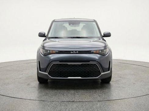 Used 2025 Kia Soul LX w/ LX Technology Package FWD image 2