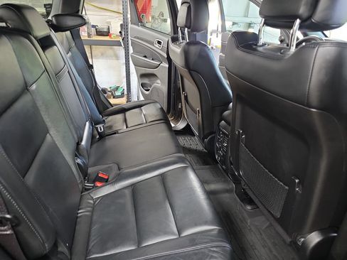 Used 2021 Jeep Grand Cherokee Limited w/ Premium Lighting Group AWD/4WD image 11