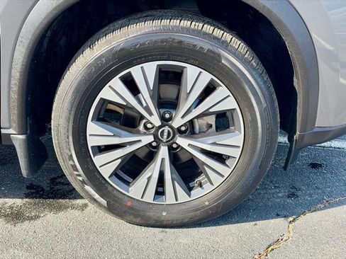 Used 2023 Nissan Rogue SV image 32