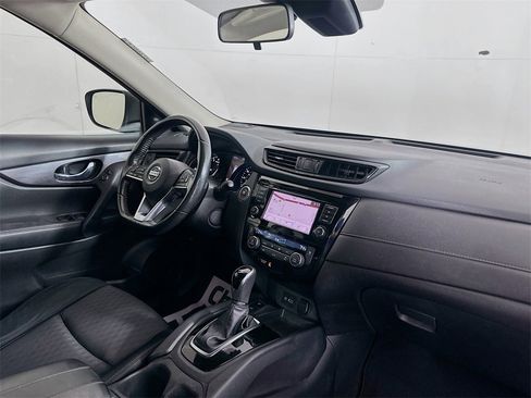 Used 2019 Nissan Rogue SV w/ Premium Package image 30
