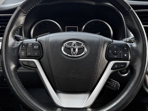 Used 2018 Toyota Highlander Limited Platinum AWD/4WD image 18