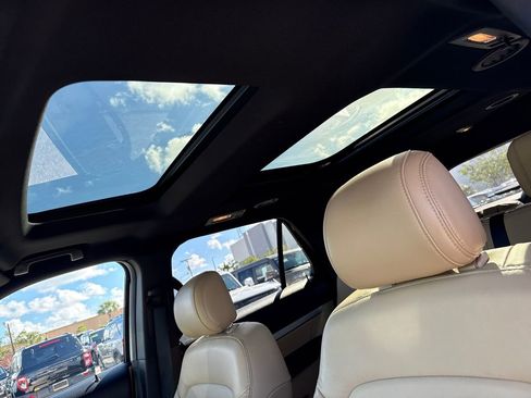 Used 2017 Ford Explorer XLT w/ Equipment Group 202A image 8