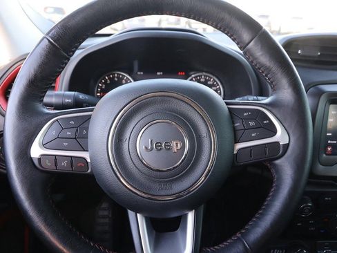 Used 2019 Jeep Renegade Trailhawk w/ Cold Weather Group II image 10