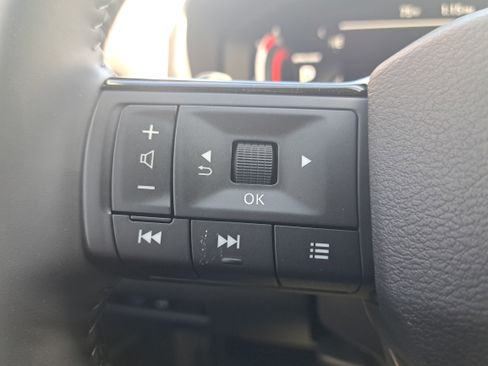 Certified 2025 Nissan Rogue SL image 21