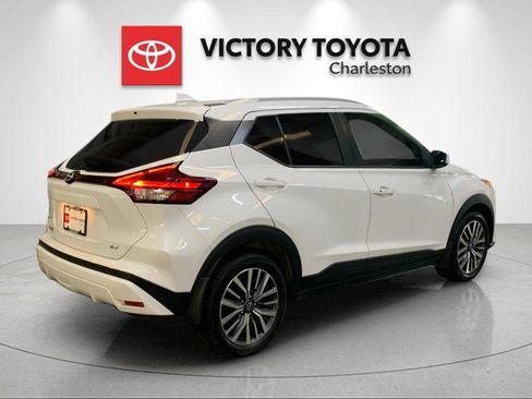 Used 2024 Nissan Kicks SV FWD image 7