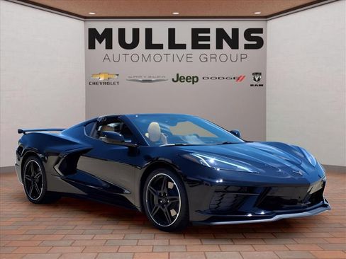 Used 2025 Chevrolet Corvette Stingray Premium Cpe w/ Z51 Performance Package RWD image 3