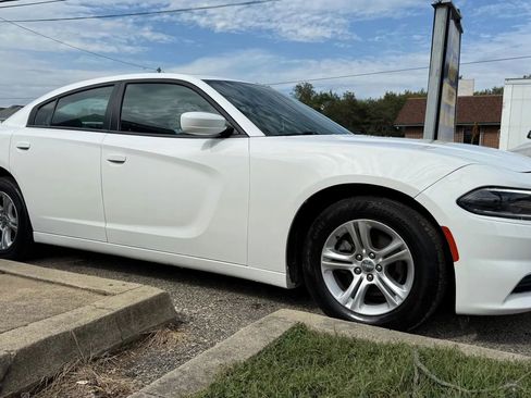Used 2020 Dodge Charger SXT w/ Leather Interior Group image 4