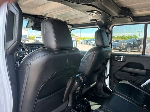 Used 2020 Jeep Gladiator Overland AWD/4WD image 23