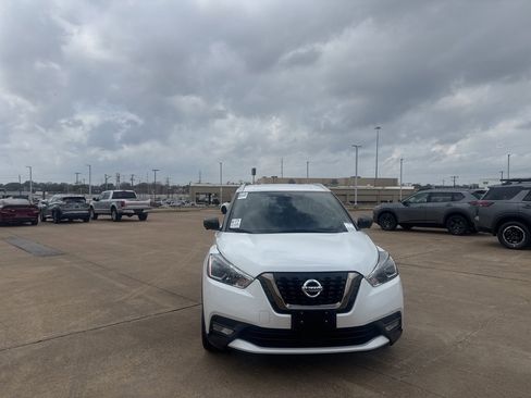 Certified 2020 Nissan Kicks SR w/ SR Premium Package image 3
