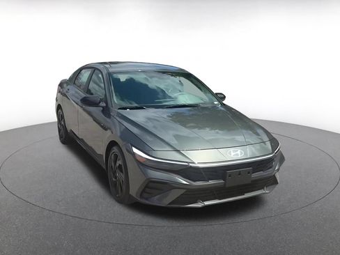 Used 2026 Hyundai Elantra Sport FWD image 3