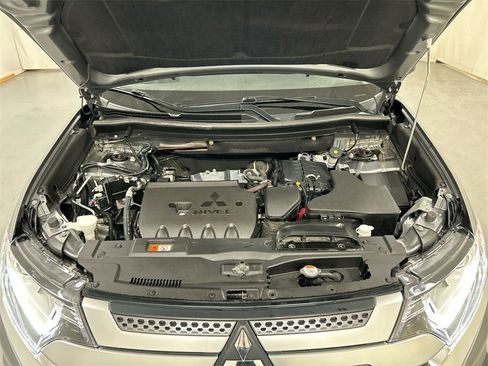 Used 2020 Mitsubishi Outlander ES image 24