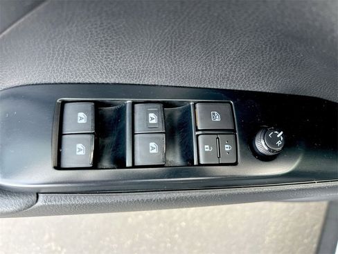 Used 2020 Toyota Camry LE image 20