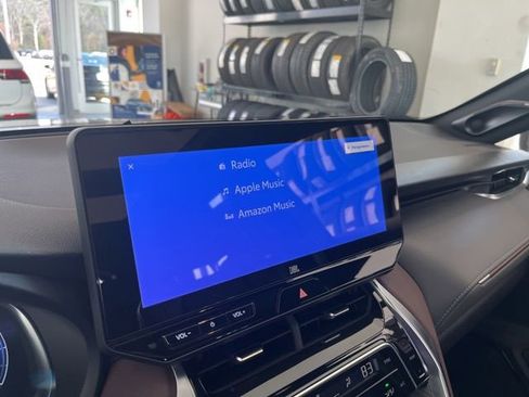 Used 2024 Toyota Venza Limited image 23