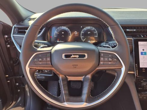 New 2025 Jeep Grand Cherokee Limited image 12
