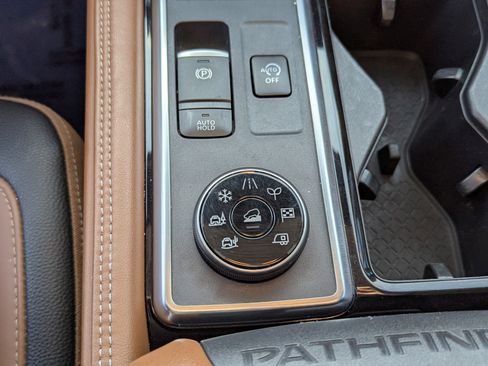 Used 2023 Nissan Pathfinder Platinum w/ Cargo Package image 27