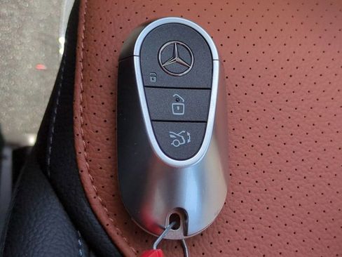 Used 2025 Mercedes-Benz C 300 Sedan image 29