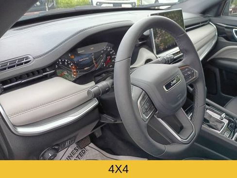 Used 2024 Jeep Compass Limited w/ Sun and Sound Group AWD/4WD image 11