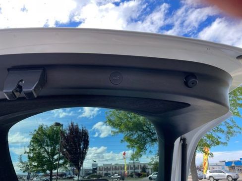 Used 2022 Tesla Model Y Performance image 16