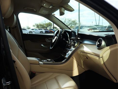 Used 2018 Mercedes-Benz GLC 300 w/ Premium Package image 32