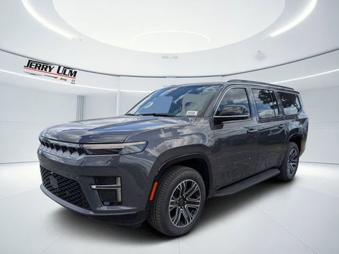 New 2026 Jeep Grand Wagoneer L 4WD w/ Premium Group I image 7