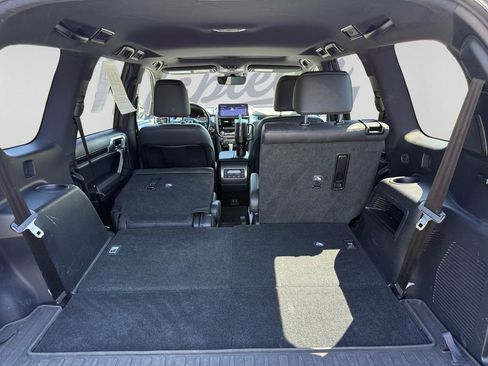Used 2023 Lexus GX 460 Luxury w/ Sport Design Package AWD/4WD image 32